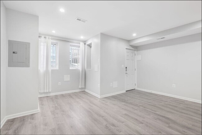 Unidad B - 65 New York Ave NW