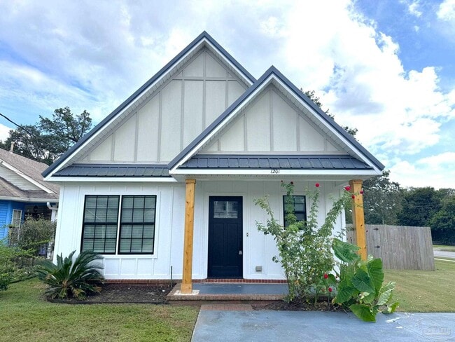 Building Photo - 1201 E Hernandez St Rental
