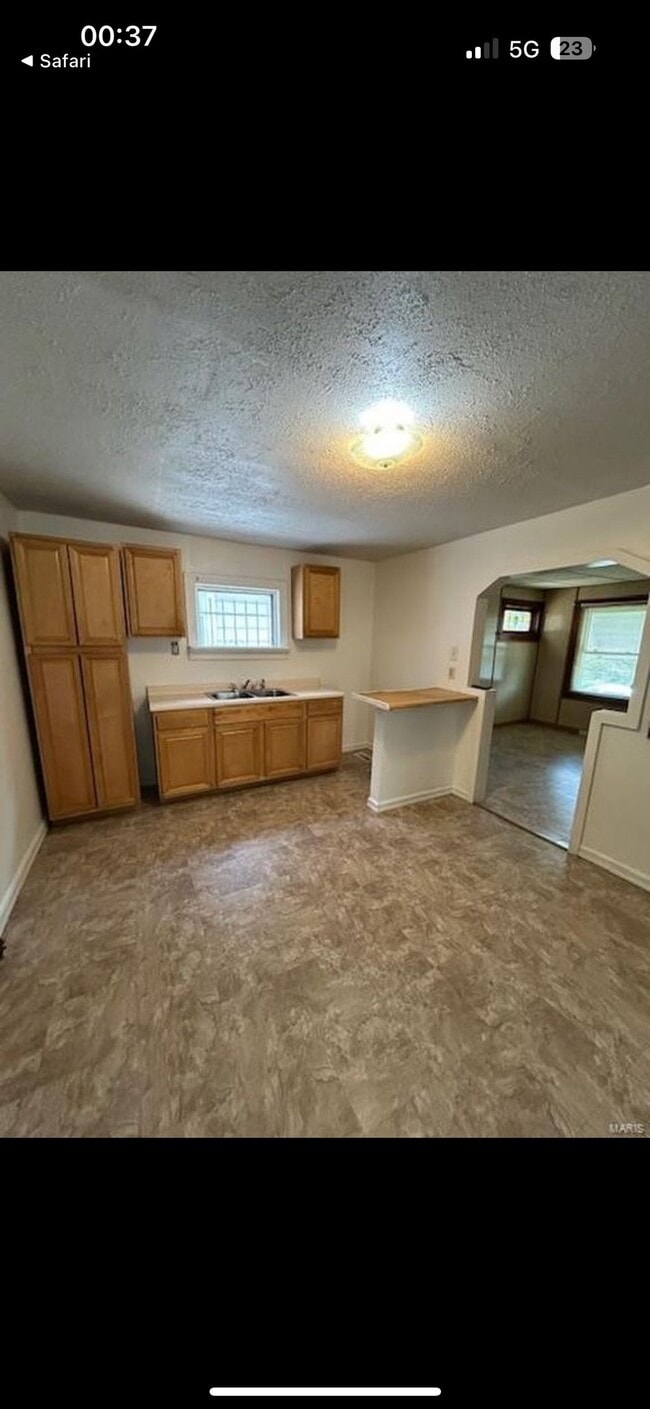 Photo - 4715 Thrush Ave