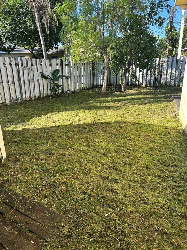 Photo - 250 NE 41st St Unit 258