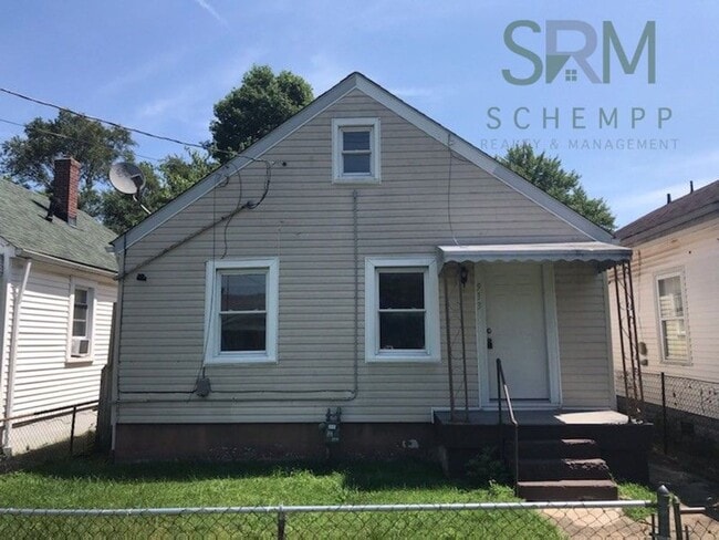 Building Photo - 2 bedroom home in South Louisville now available!