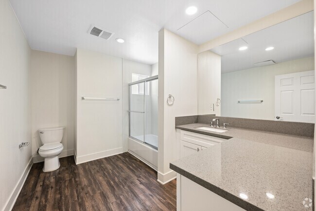 1BR, 1BA - 800SF - Bathroom