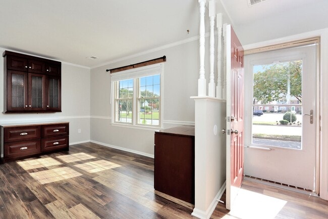 Photo - 2 Charles Parish Dr