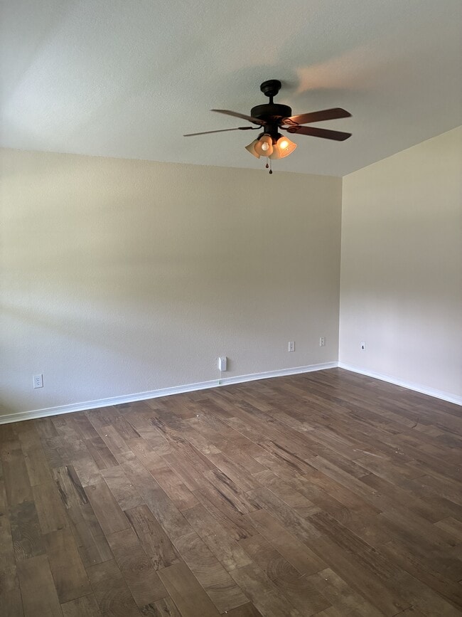 Building Photo - 6099 E Pike St Rental