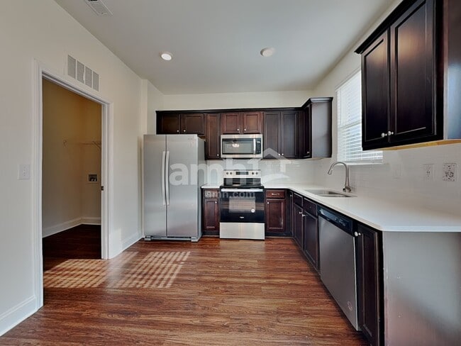 Photo - 2011 St Joseph Dr