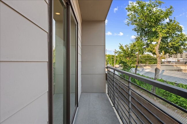 Photo - 1715 Bennett Ave Unit 104