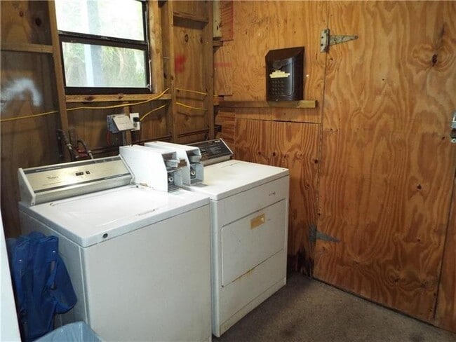 Photo - 898 NE 39th St Unit 2