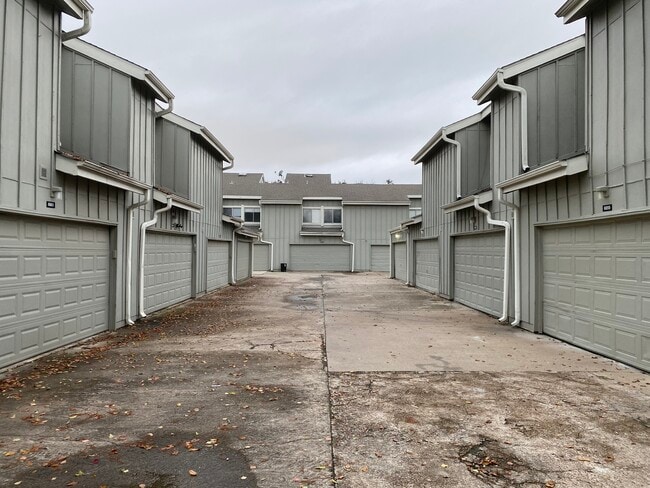 Photo - 6857 Greenway Chase St