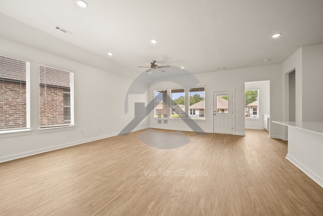 Photo - 621 Riley Ln