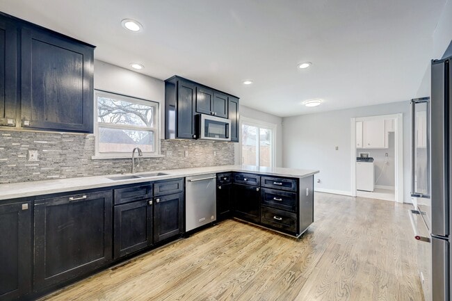Building Photo - 3307 Chris Dr Rental