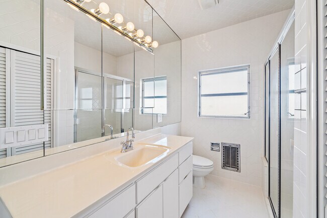 Photo - 210 Russlyn Dr