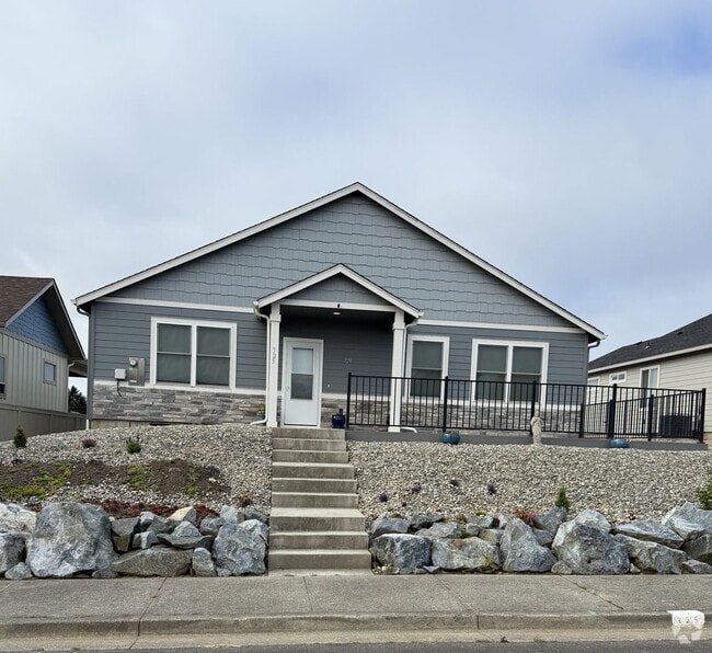 Building Photo - Stunning 3 bed/2 bath near Beaches & Dunes Rental