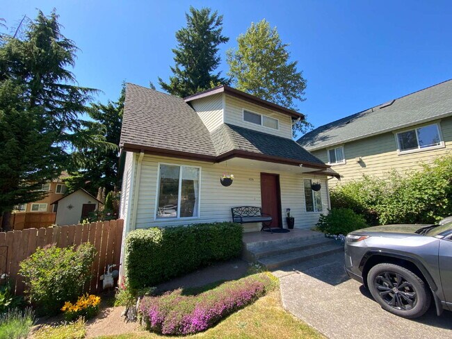 Quiet 3-Bed, 1.5-Bath Home with Large Encl... - Quiet 3-Bed, 1.5-Bath Home with Large Encl...