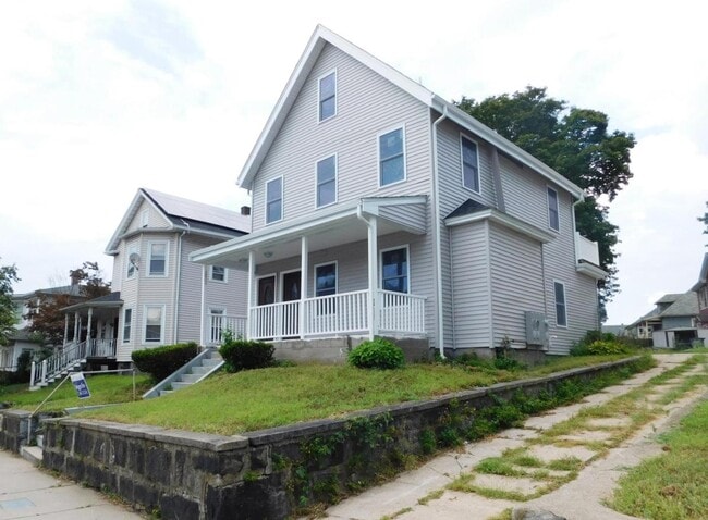 Building Photo - 978 Hyde Park Ave Unit 2