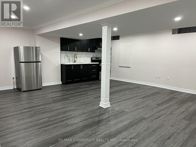 Photo - 1177 Church St N