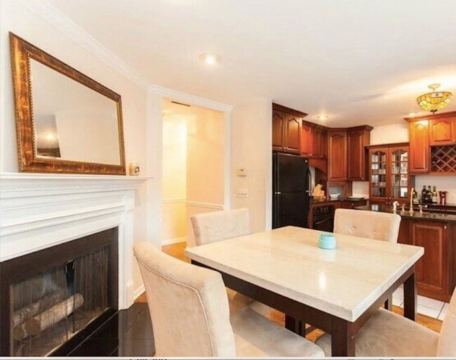 Photo - 1330 N La Salle Dr