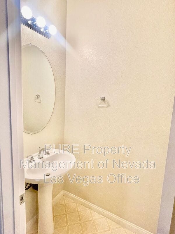 Photo - 117 Castle Course Ave