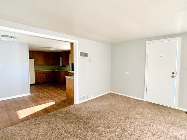 Building Photo - 1900 W Division St Unit 1900 W Division Rental