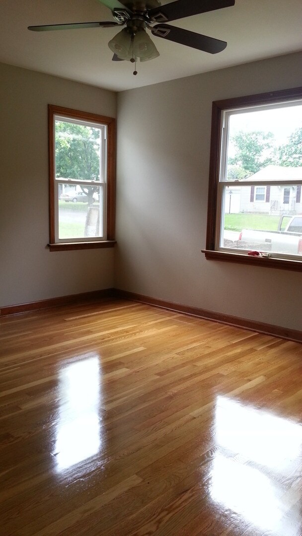 Photo - CIMING SOON! 2 B 1b Bellefontaine House For Rent