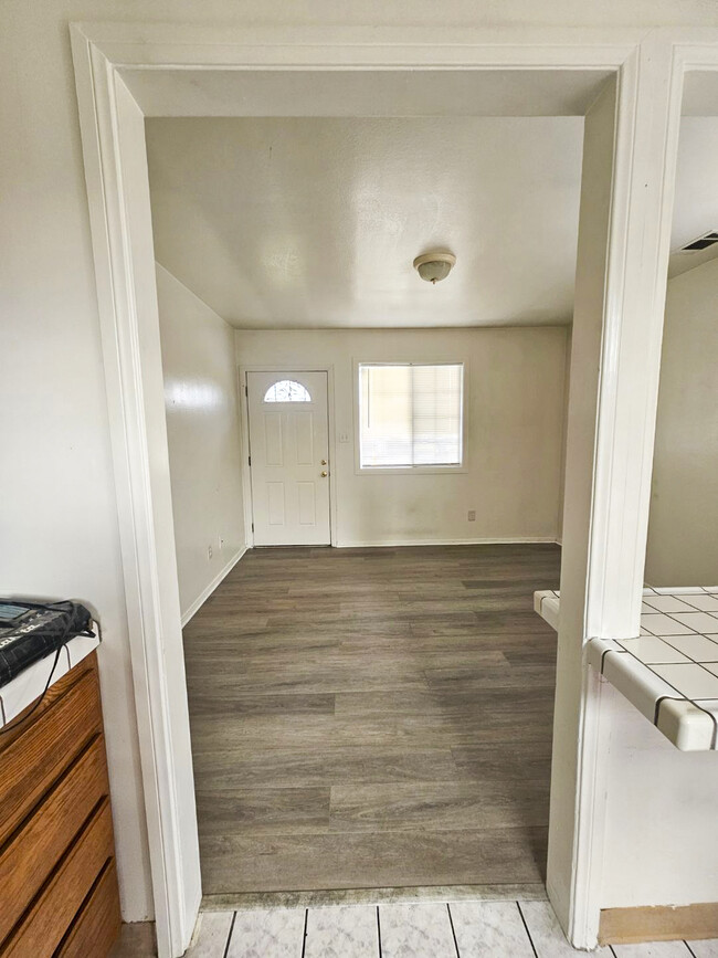 Kitchen facing the living room - 4034 W 159th St Casa