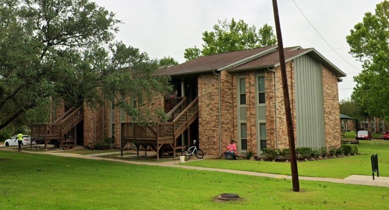 Photo - 1741 E Henderson Rd