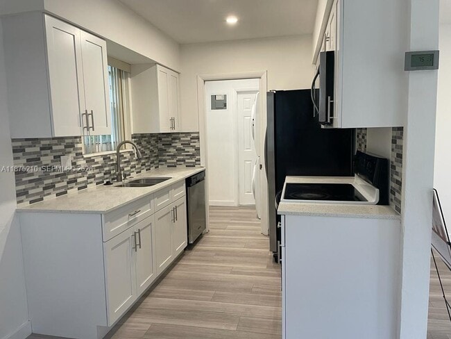 Photo - 800 N 58th Ave Unit 2