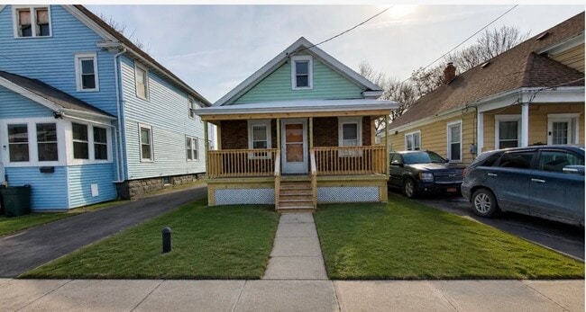 Building Photo - 124 Manilla St