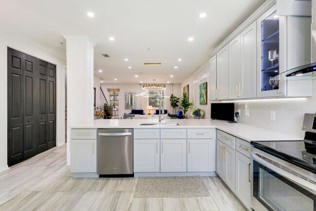 Photo - 1472 Corbison Point Pl