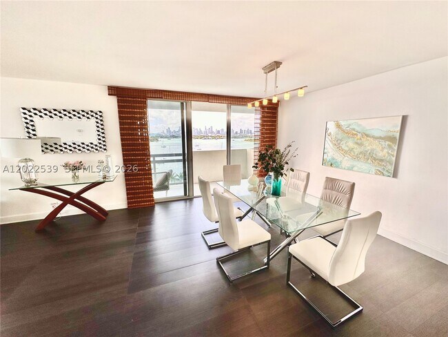 Building Photo - 1500 Bay Dr E Unit 1114S
