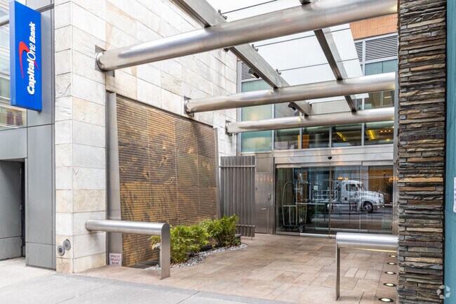 Photo - 205 E 59th St