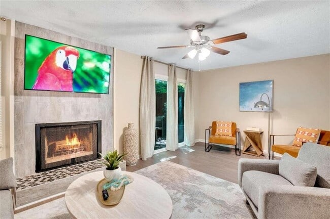 Photo - 4543 Coopers Creek Pl SE