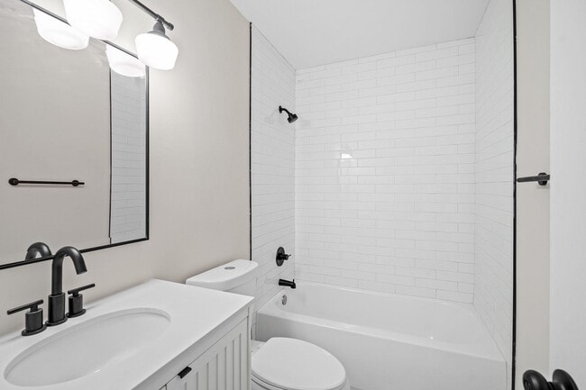 Photo - 1121 West End Blvd