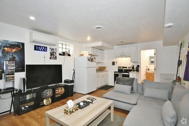 Building Photo - 2102 West St Unit 1B Rental