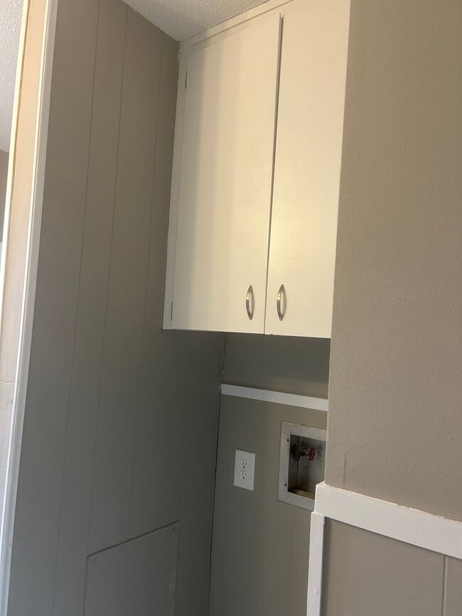 Photo - 405 Lindenhurst Dr