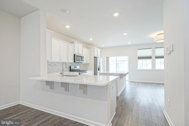 4 Venice Ln