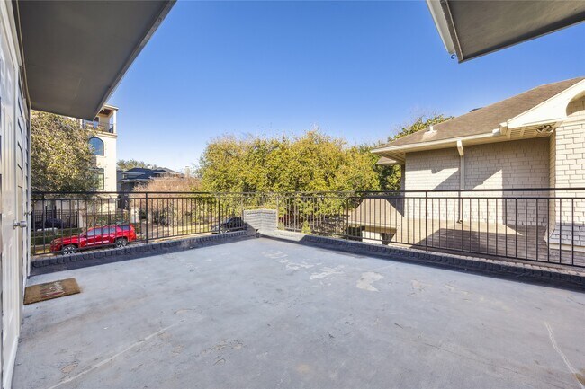 Photo - 705 Harold St Unit 3