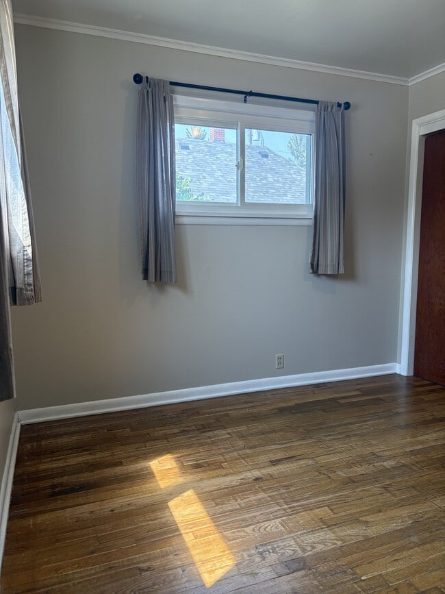 Photo - 135 S California St