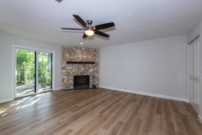 219 Pine Cone Trl