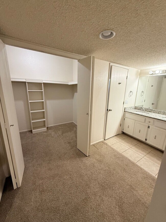 Photo - 525 Duchess Dr