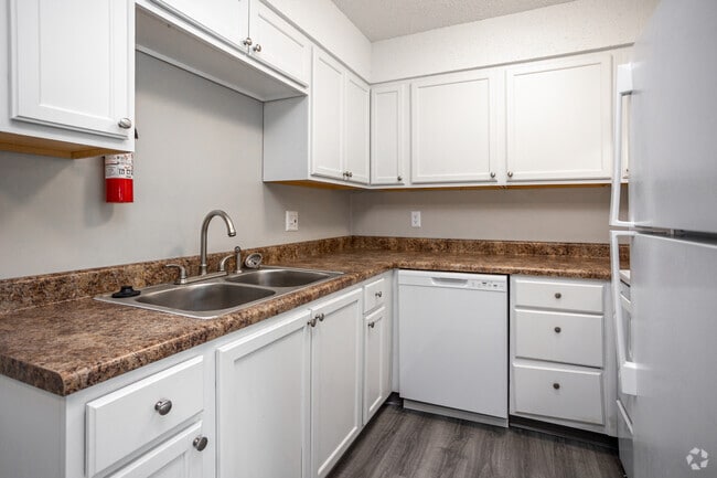 1BR, 1BA - 850SF - Kitchen