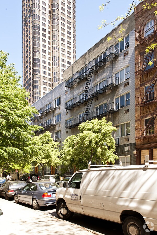 427 - 431 E 83rd St - 427-433 E 83rd St