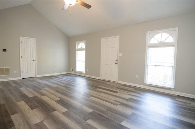 Photo - Spacious 3/2 Ranch Home w/ 2 Car Garage in Quiet Neighborhood