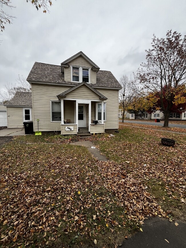 Photo - 3 Bed 1 Bath close to UWEC! Available July...