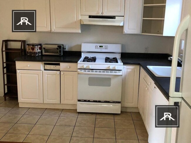 Building Photo - 6 bedroom in Allston MA 02134 Rental