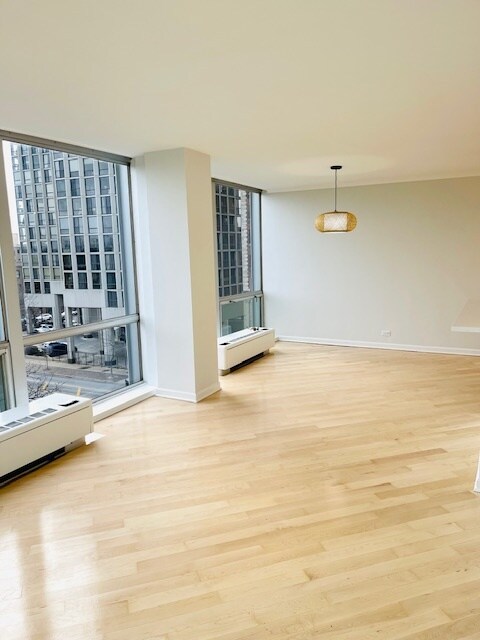 living area - 2400 N Lakeview Ave Unidad 603