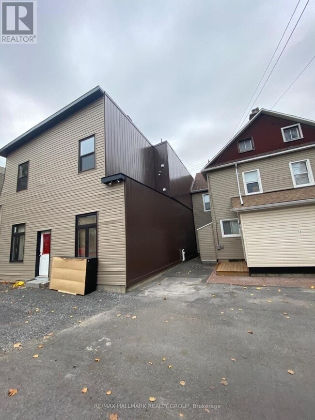 Photo - 260 Bronson Ave