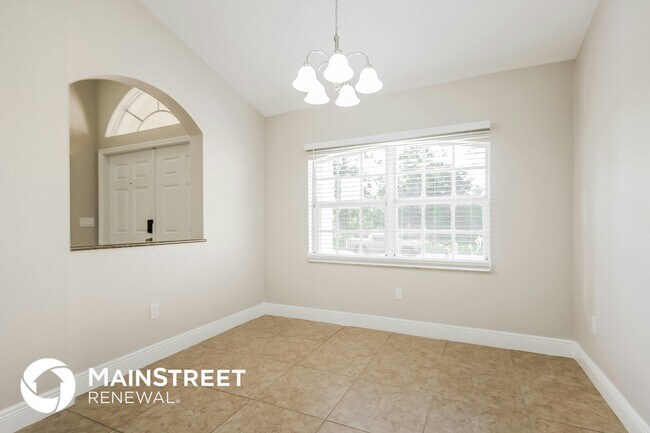 Photo - 1018 Card St E