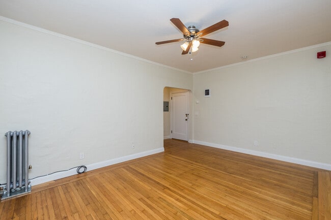 Photo - 421 Van Dyke