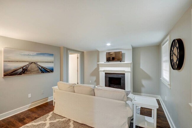 Photo - Large Downtown Charlton Street 1BR/1BA Con...