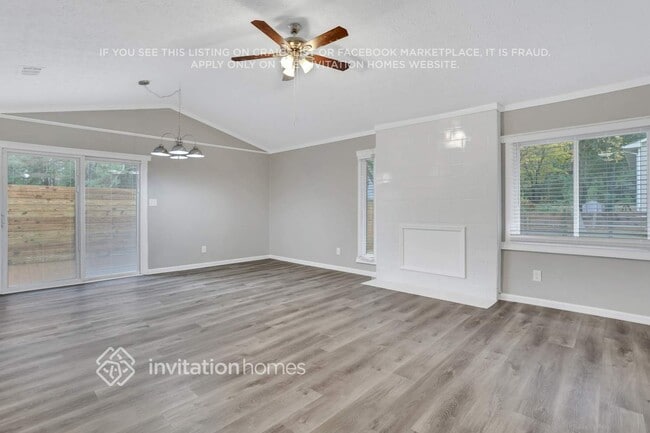 Photo - 565 Lakeridge Cir SE